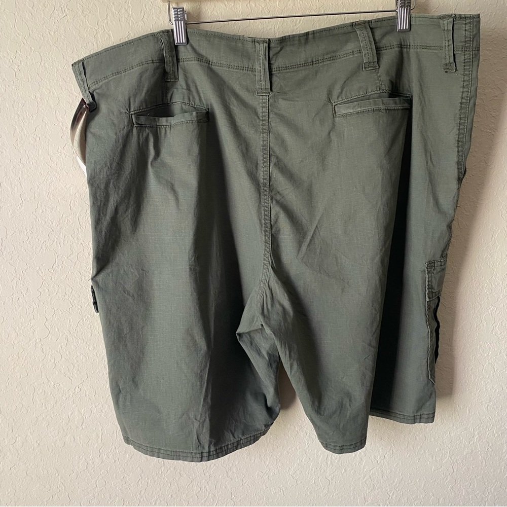 Wrangler | Men's Relaxed Fit Camo Green Cargo Shorts Stretch 10" Inseam Size 46 - Picture 7 of 7